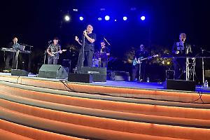 Con Nino Frassica "buona la prima" al "Mon Rêve Summer Festival". Le foto