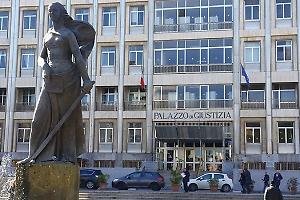 Prostituzione minorile, pene ridotte in appello per i due imputati