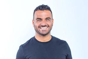 Marco Bazzoni in "BAZ Live 2025" alla rassegna "A cena col comico"