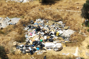 Maxi discarica abusiva: rifiuti speciali bruciati, sequestrati 10.000 metri quadri. Le foto