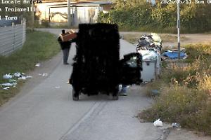 Abbandono illecito dei rifiuti, altre 18 denunce e oltre 120 sanzioni. Le foto