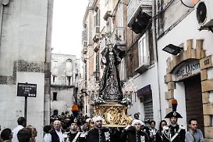 Domenica sera l'Addolorata per le vie di Taranto Vecchia