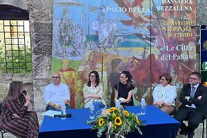 Il Palio della Mezzaluna tra storia, cultura e identità: convegno, premi e svelamento del drappo 2025. Le foto