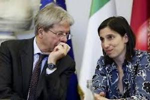 La direzione dei democratici e la messa cantata di Elly