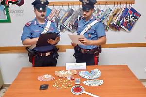 Spacciava droga a 80 anni. Arrestato anche per allaccio abusivo alla rete elettrica