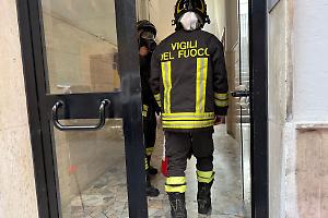 Fumo da un appartamento, arrivano i Vigili del fuoco: ma era solo un tegame dimenticato sul fuoco