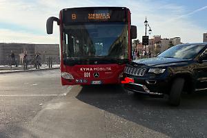 Incidente nelle vicinanze del ponte, traffico in tilt