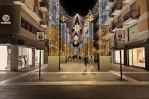 Luminarie natalizie spente per la Giornata dei Defunti