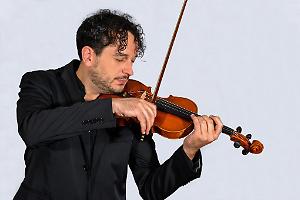 A Bari il virtuosismo eclettico di Francesco Greco: violino tra classica e rock