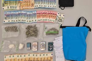 Arrestato un 22enne: spaccia in casa cocaina, crack e marijuana