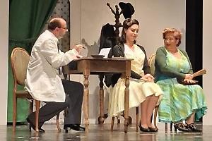 Una serata che riconcilia con il Teatro: “Le pillole di Ercole” entusiasma il pubblico al Ramarini di Monterotondo