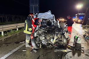 Drammatico incidente sulla Statale 100: due morti
