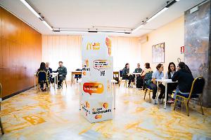 McDonald’s assume 50 persone per il nuovo ristorante: i colloqui