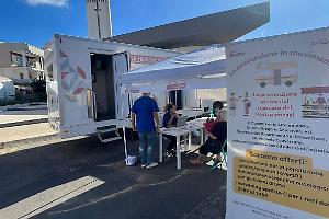 Il camper della salute torna nei mercati della provincia: la prevenzione Asl arriva tra la gente