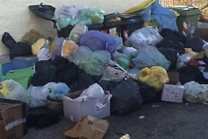 Sequestrate le due isole ecologiche: indagine aperta e disagi per i cittadini