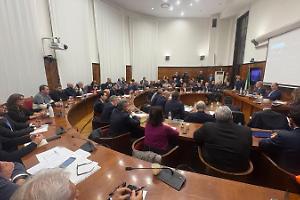 Ex Ilva, Urso: “Nessuna chiusura. Continuità produttiva e sicurezza dei lavoratori al centro del piano”