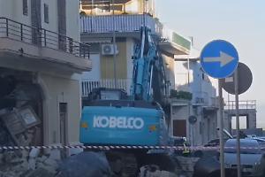 Esplosione nella notte, devastato il Postamat di via Sacchitelli