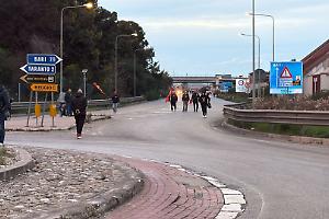 Scattano i blocchi stradali davanti all'ex Ilva. Traffico in tilt. Le foto