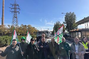 Mezzogiorno di fuoco all'ex Ilva, scatta lo sciopero ad oltranza