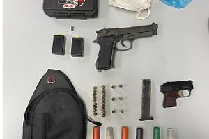 Litiga con la compagna, va sul balcone e spara con la pistola, arrestato