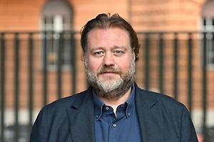 Stefano Fresi al Teatro Orfeo: un viaggio in De André tra amore, guerra e gli ultimi