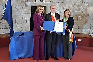 Ecco i nuovi Ufficiali al Merito e le medaglie alle vittime del terrorismo della Bat. Le foto