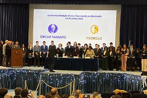 Cinquant’anni di laurea e nuovi ingressi, la medicina celebra il passaggio di testimone. Le foto