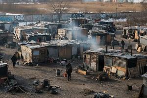 Poliziotti si fingono carabinieri per mettere a segno una rapina in un campo rom