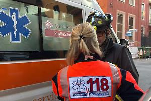 Incendio in un appartamento al quarto piano, ustionato un occupante