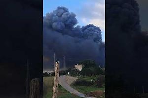 Maxi incendio alla Terminal Puglia, fiamme e fumo visibili a distanza. Il video