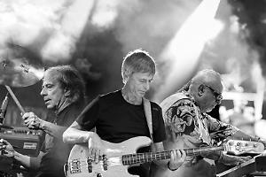 Taranto: al Teatro Fusco rivive “Nero a metà” di Pino Daniele