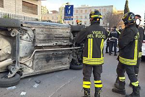 Carambola fra tre auto in viale Virgilio, traffico in tilt e due donne in ospedale