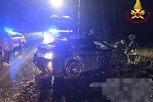 Schianto durante il nubifragio, muore un 38enne