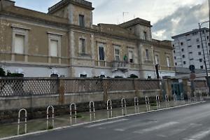 Testata a una poliziotta penitenziaria, altri quattro agenti feriti