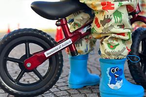 Pedalando verso il futuro: 5 biciclette ai bambini dell’asilo