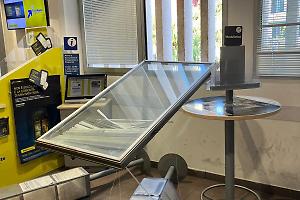 Finestra blindata cede alle Poste: sfiorata una dipendente