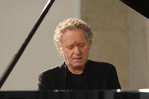 Da Schubert a Chopin: il "viaggio umano" di Lucchesini per gli Amici della Musica