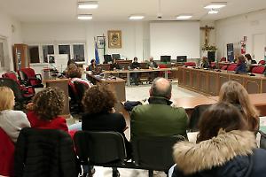 Confronto permanente dopo l’accoltellamento alla festa patronale di San Ciro. Le foto