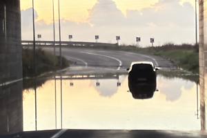 Auto bloccate e traffico paralizzato per l'ennesimo allagamento. E la Tangenziale Sud finisce sott'acqua