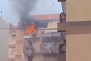 Fiamme in un appartamento al quinto piano, quattro intossicati. Uno ricoverato in codice rosso