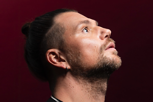 Enrico Nigiotti da Sanremo ad Ostumi: il "Maledetti innamorati" tour arriva ad agosto