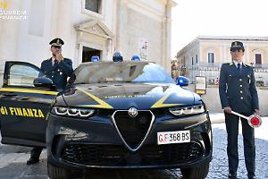 Rifiuti abbandonati e lavoratori in nero, sequestrata azienda tessile. Il video