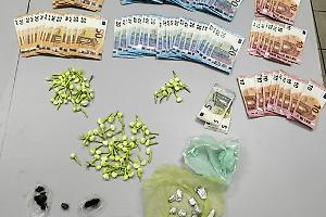 Minorenne fermato con quasi 100 dosi di cocaina nel giubbotto