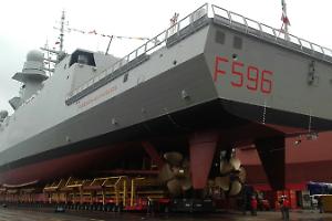 Partita da Taranto la nave militare diretta a Cipro