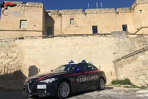 Aggredisce i genitori che non vogliono dargli soldi, arrestato un 27enne