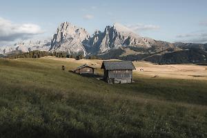 Soggiornare sull’Alpe di Siusi in primavera, tra attività all’aria aperta, eventi e wellness