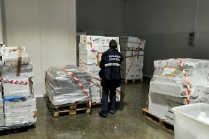 Pesce senza tracciabilità e mal conservato, sequestrati 5 quintali. Le foto