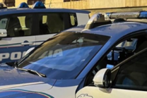 Porta una bomba incendiaria nella sala dei Testimoni di Geova, arrestato 39enne