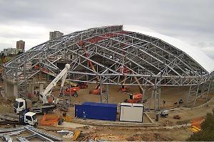 Neanche la pioggia ferma i cantieri: completata la struttura in acciaio del PalaRicciardi