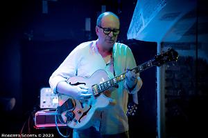 Dalla vittoria del Tenco al nuovo disco: il ritorno di Roberto Guarino